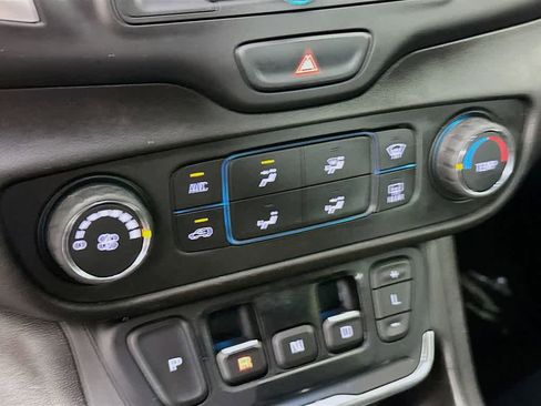 Used 2018 GMC Terrain SLE image 18