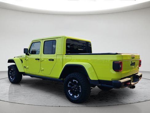 Used 2024 Jeep Gladiator Rubicon AWD/4WD image 3