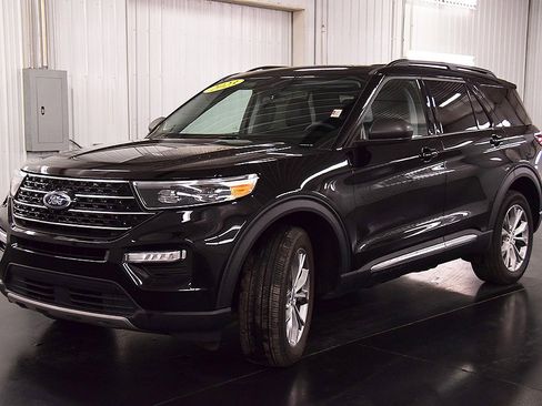 Used 2023 Ford Explorer XLT w/ Equipment Group 202A image 3