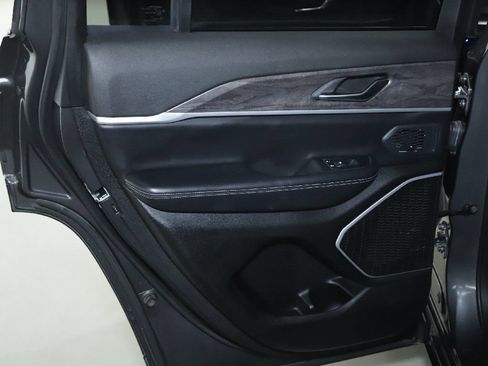 Used 2024 Jeep Grand Cherokee Limited 4xe AWD/4WD image 13