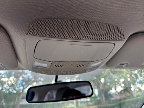 Used 2017 Ford Fusion SE w/ Fusion SE Technology Package image 15