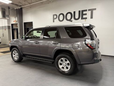 Used 2017 Toyota 4Runner SR5 AWD/4WD image 6
