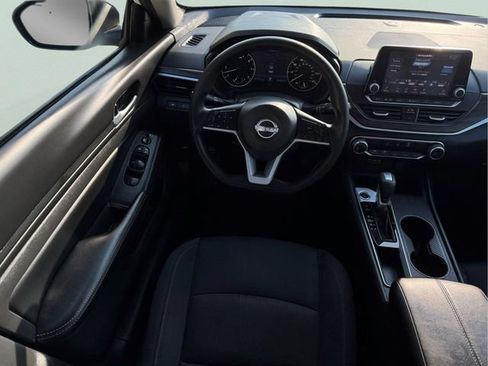 Used 2025 Nissan Altima 2.5 SV FWD image 9