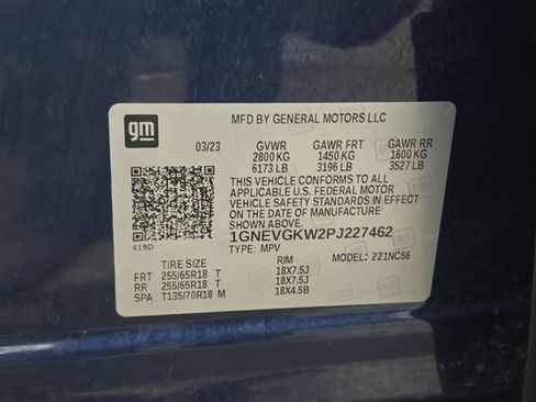 Used 2023 Chevrolet Traverse LT w/ Rear Camera Mirror Package image 39