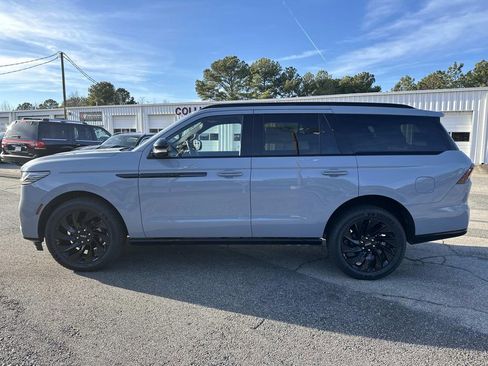 New 2025 Lincoln Navigator Reserve w/ Jet Appearance Package image 4