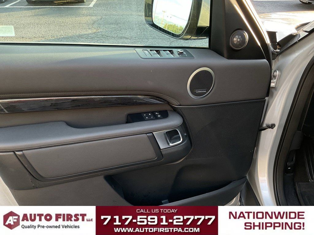 Used 2020 Land Rover Discovery HSE AWD/4WD image 6