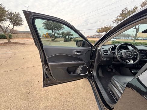 Used 2018 Jeep Compass Limited w/ Navigation Group image 11