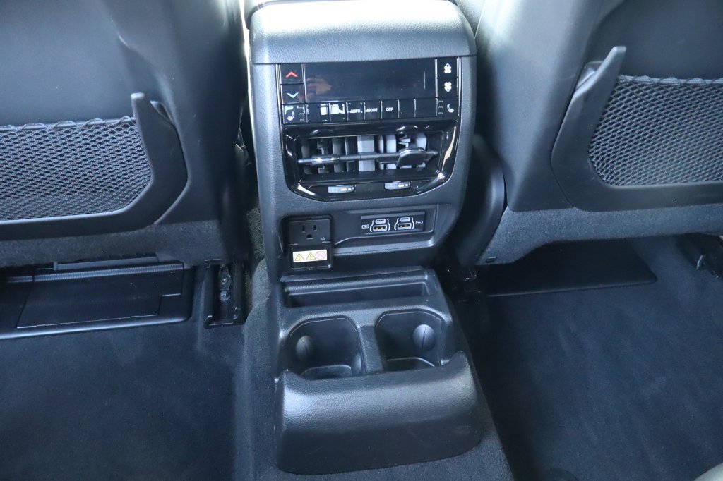 Used 2025 Jeep Grand Cherokee L Limited w/ Black Appearance Package AWD/4WD image 33