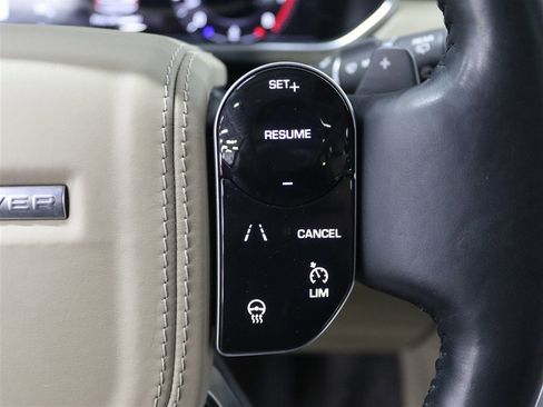 Used 2020 Land Rover Range Rover HSE image 32