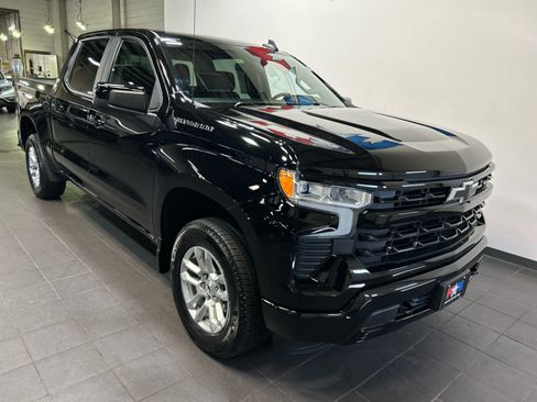 Used 2022 Chevrolet Silverado 1500 RST AWD/4WD image 2