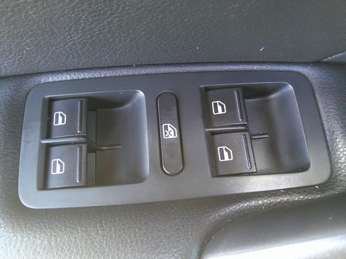 Used 2015 Volkswagen Passat 1.8T Limited Edition image 17