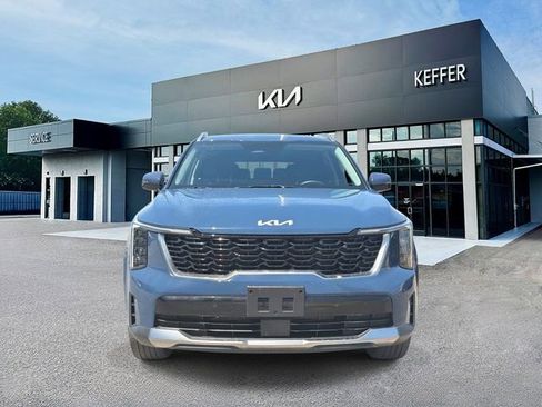 Used 2024 Kia Sorento S image 3