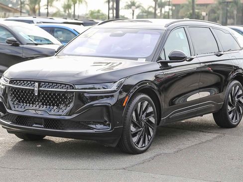 Certified 2024 Lincoln Nautilus Reserve w/ Equipment Group 202A image 3