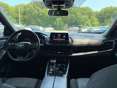 Used 2025 Nissan Rogue SV FWD image 30