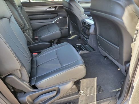 Used 2025 Jeep Wagoneer Series II AWD/4WD image 19