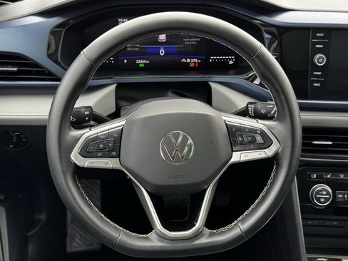 Used 2024 Volkswagen Taos SE image 15