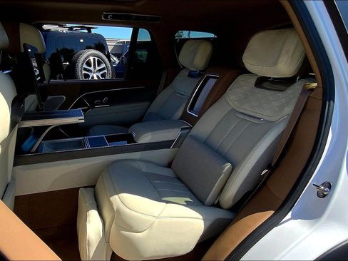 New 2025 Land Rover Range Rover SV image 11