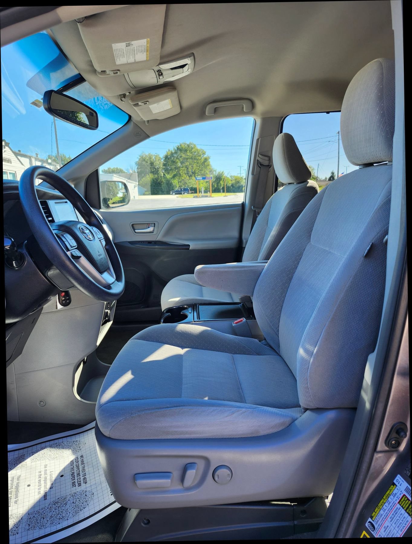Used 2017 Toyota Sienna LE FWD image 9