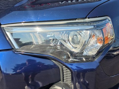 Used 2020 Toyota 4Runner SR5 Premium w/ Moonroof Package AWD/4WD image 4