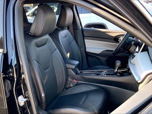 Certified 2025 Jeep Compass Limited w/ Elite Group image 7