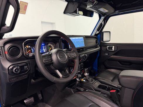 Used 2024 Jeep Wrangler Unlimited Rubicon AWD/4WD image 13