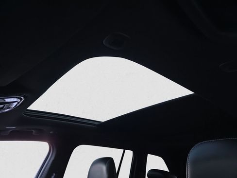 Used 2022 Jeep Grand Cherokee Overland image 18