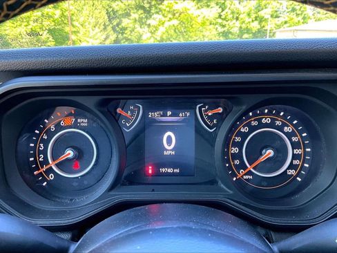 Used 2024 Jeep Wrangler Sport AWD/4WD image 10