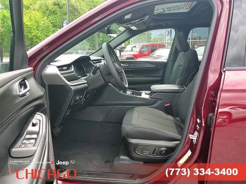 New 2025 Jeep Grand Cherokee Laredo image 16