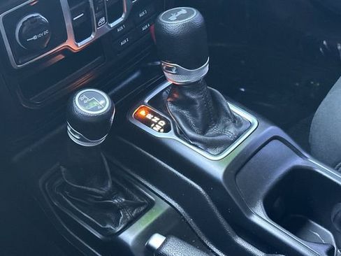 Used 2022 Jeep Wrangler Unlimited Sport AWD/4WD image 25
