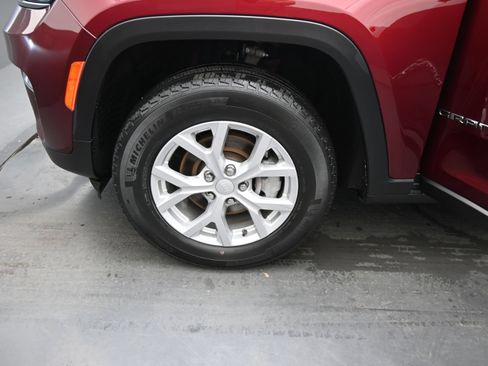 Used 2023 Jeep Grand Cherokee Limited AWD/4WD image 22