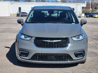 Used 2023 Chrysler Pacifica Touring-L video 2