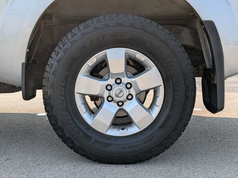 Used 2013 Nissan Frontier SV w/ SV Value Truck Pkg AWD/4WD image 13