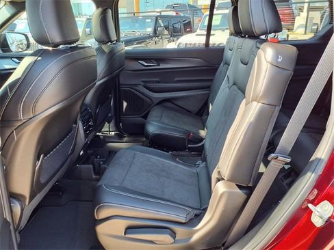 New 2025 Jeep Grand Cherokee L Altitude image 13