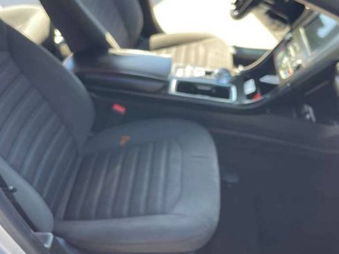 Used 2019 Ford Fusion SE FWD image 5