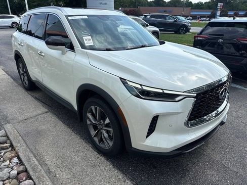 Used 2023 INFINITI QX60 Luxe w/ Cargo Package FWD image 8