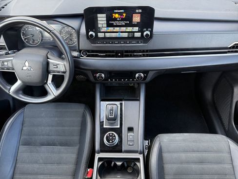 Used 2024 Mitsubishi Outlander SE image 11