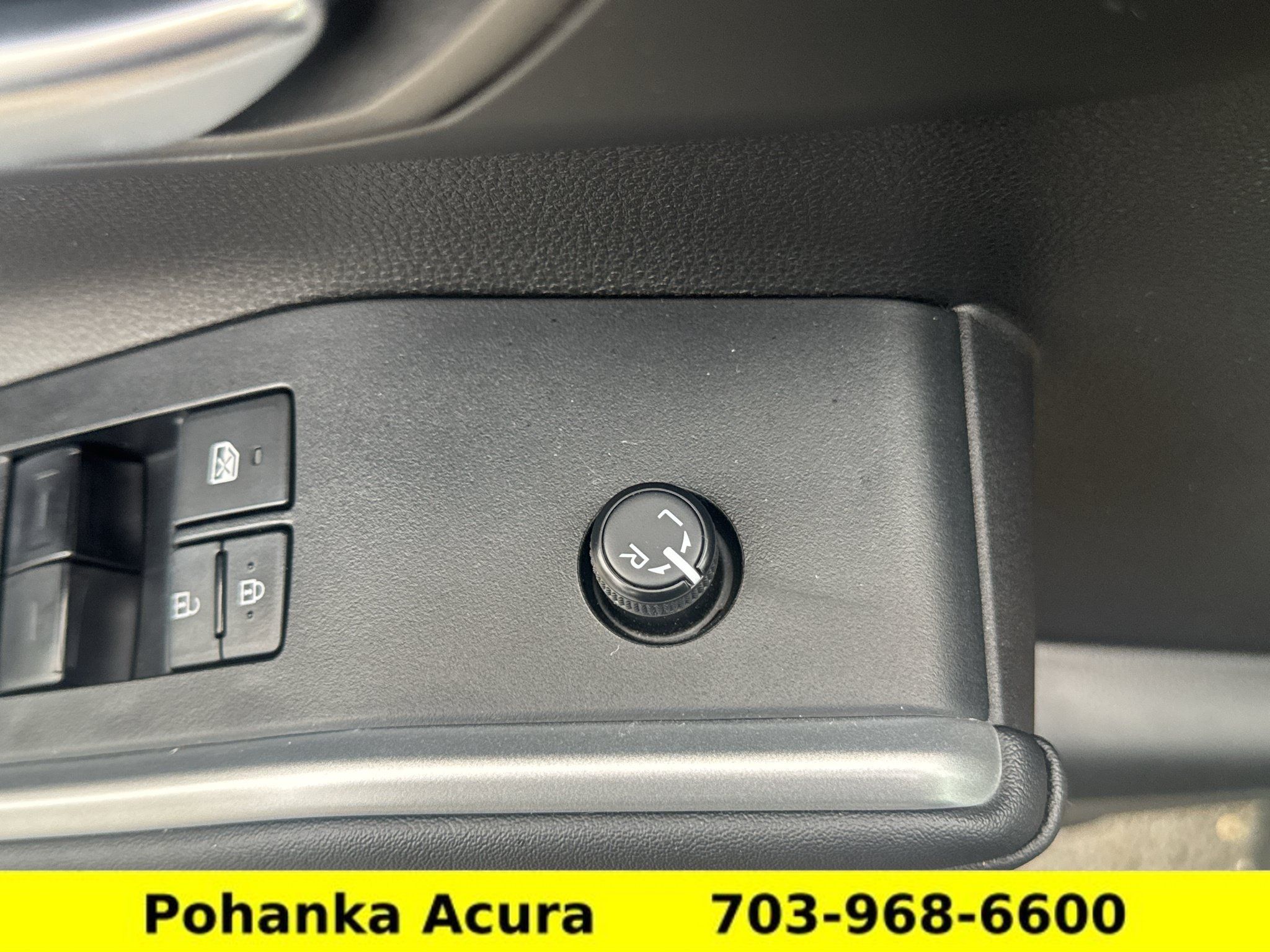 Used 2024 Toyota Highlander XLE AWD/4WD image 23