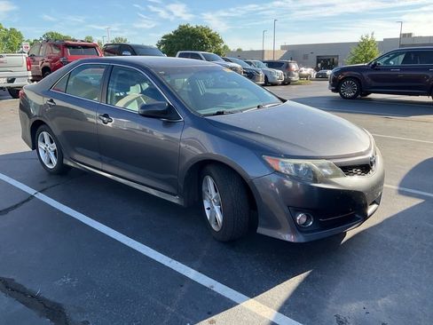 Used 2014 Toyota Camry SE image 1