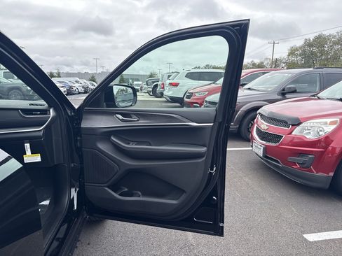 New 2025 Jeep Grand Cherokee L Limited w/ Black Appearance Package image 8