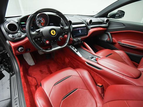 Used 2018 Ferrari GTC4Lusso V12 image 13