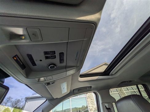 Used 2020 Chevrolet Suburban LT AWD/4WD image 25