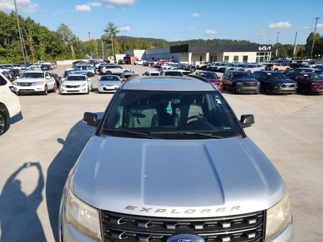Used 2017 Ford Explorer XLT w/ Equipment Group 202A FWD image 26