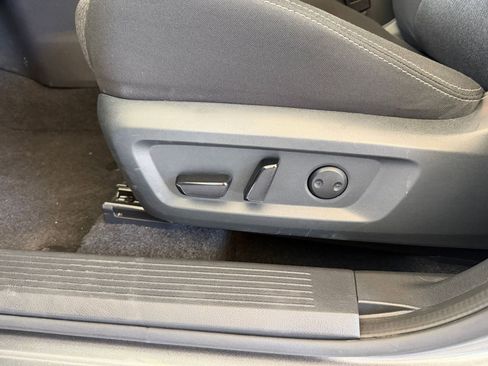 Used 2025 Nissan Rogue SV FWD image 22