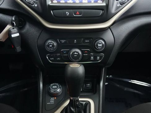 Used 2017 Jeep Cherokee Latitude w/ Safety/Convenience Group image 21