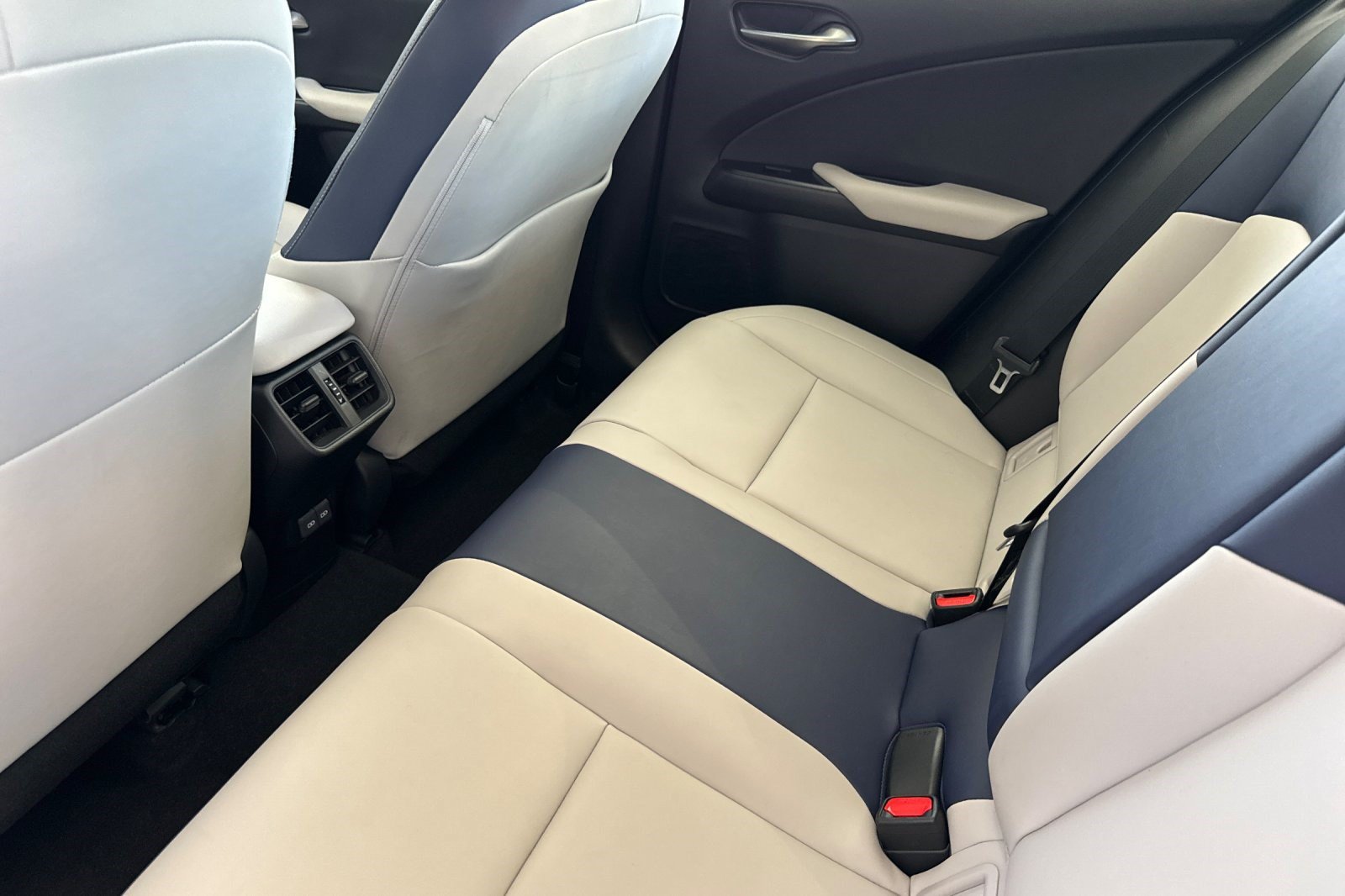Certified 2025 Lexus UX 300h FWD w/ Accessory Package (Z2) image 15