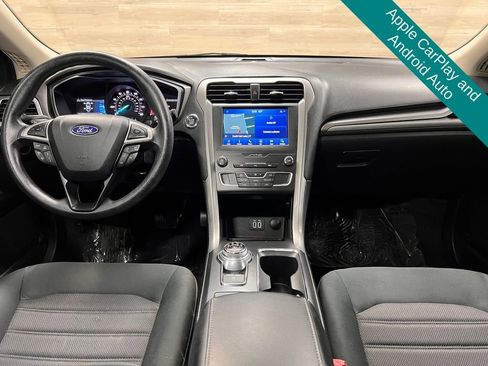 Used 2020 Ford Fusion SE FWD image 2