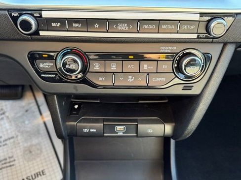 Used 2022 Kia Niro EX w/ Cold Weather Package image 18