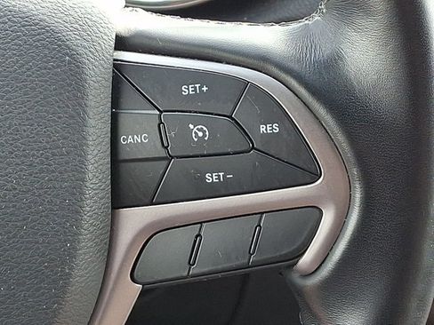 Used 2021 Jeep Grand Cherokee Laredo w/ Security & Convenience Group AWD/4WD image 21