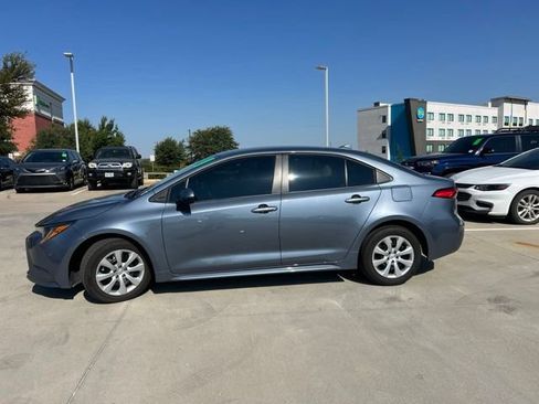 Used 2025 Toyota Corolla LE FWD image 6