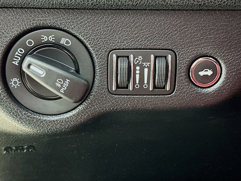 Used 2017 Dodge Charger SXT w/ Premium Group image 10